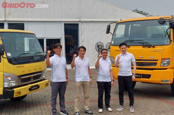 Jajaran manajemen Mitsubishi Fuso saat peluncuran Canter dan Fighter X bermesin euro4.