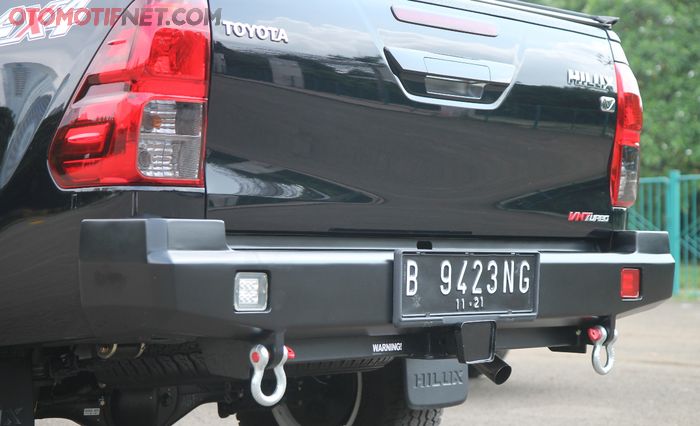 Pasang bumper belakang bikin tampilan Toyota Hilux Revo lebih mewah 