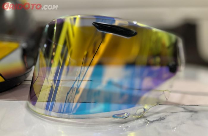 Visor atau kaca helm GMA CLEAN untuk Arai RX-7X dengan teknologi Photocromic 