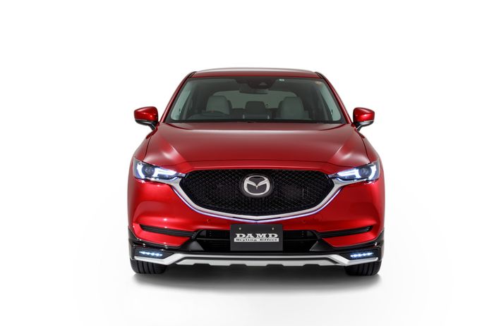 Tampilan depan modifikasi Mazda CX-5 dibuat lebih dinamis dan futuristik