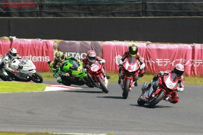 Kelas AP250 di putarna ketiga ARRC di sirkuit Suzuka, Rheza Danica raih pole position