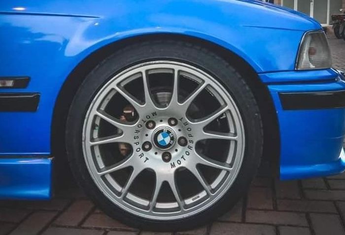 BMW E35 pakai pelek BBS ring 18 dengan coilover