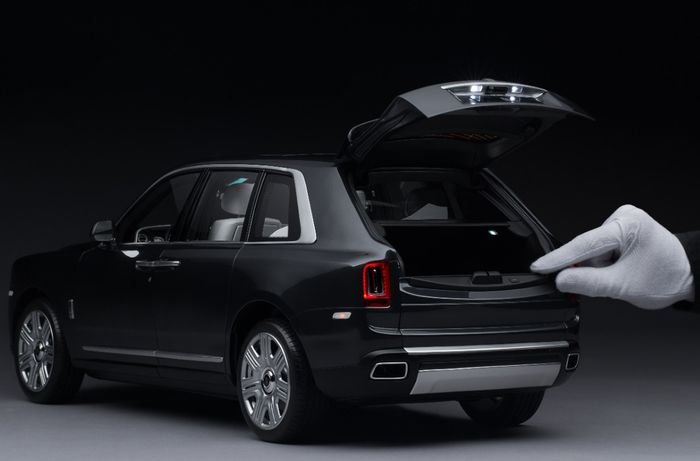 Rolls-Royce Cullinan Lampu Dinyalakan Pakai Remote, Bisa Buat Koleksi, Skala 1:8