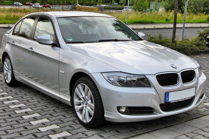 Ilustrasi BMW 320i E90