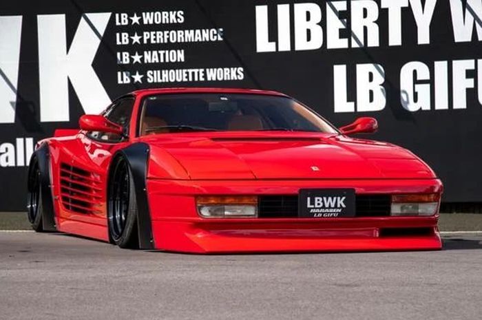 Modifikasi Ferrari Testarossa tampil gaya stance garapan Liberty Walk, Jepang 