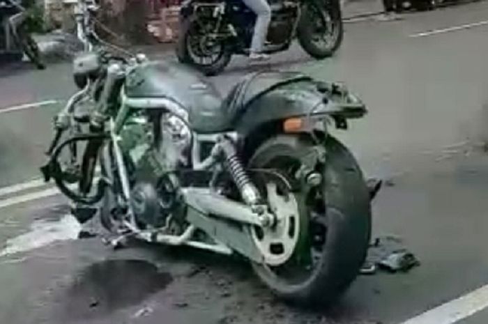 Butuh biaya Rp 100 juta lebih untuk biaya perbaikan Harley yang rusak parah.