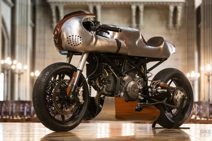 Ducati Hypermotard 796 custom caf&eacute; racer dari Be Unique 2.22