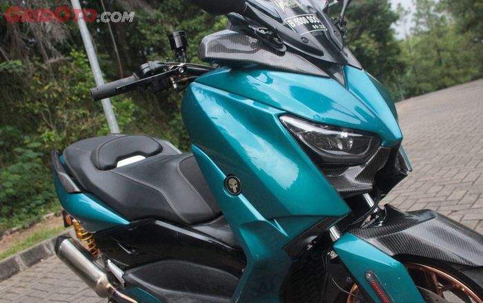 Yamaha XMAX repaint bodi biru Relaxa plus aksen karbon kevlar