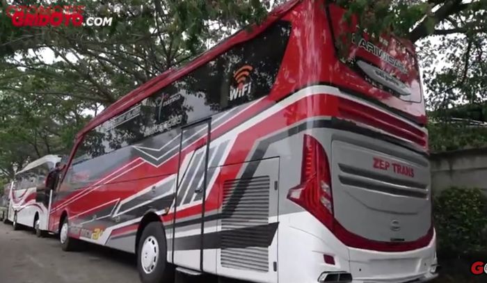 Big bus Hino R260 dengan sasis Adi Putro yang dijual di Glourious Mitra Abadi (GMA)