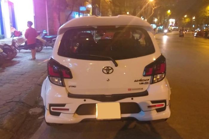 Tampilan belakang modifikasi kembaran Toyota Agya ala Liberty Walk