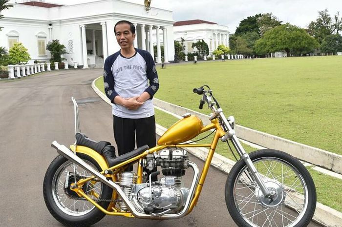 Presiden Jokowi bersama motor barunya dan sekarang sudah ada satu pejabat yang ikut pesan