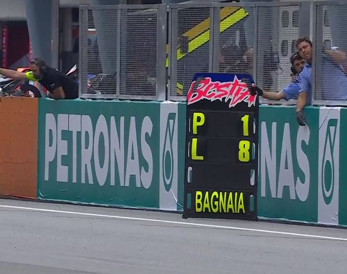 Soal nama Bagnaia muncul di pit board Bastianini, Davide Tardozzi menjelaskan hal itu biasa di balapan