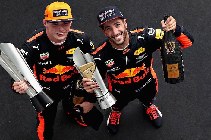 Duo Red Bull, Max Verstappen (kiri) dan Daniel Ricciardo (kanan)