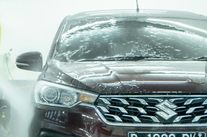 Ilustrasi mencuci mobil