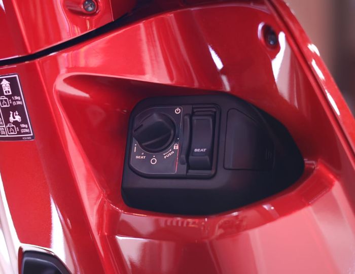 Honda Stylo 160 juga mengadopsi smart key yang praktis
