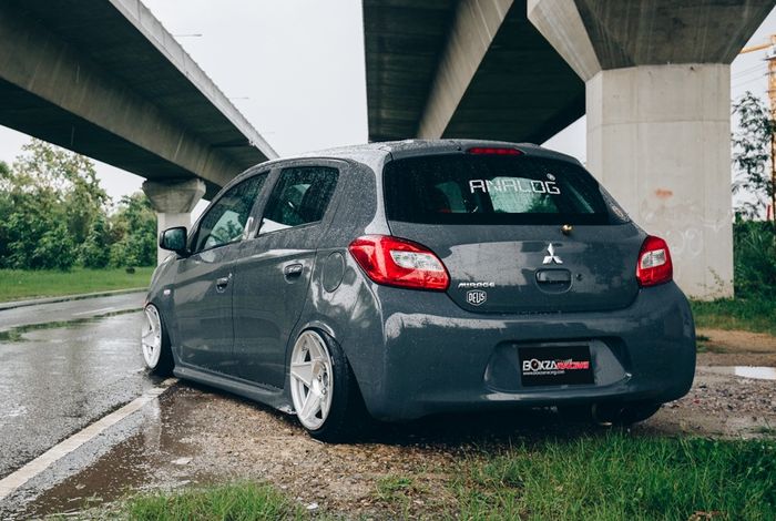 Modifikasi Mitsubishi Mirage ini juga punya tampilan kabin keren