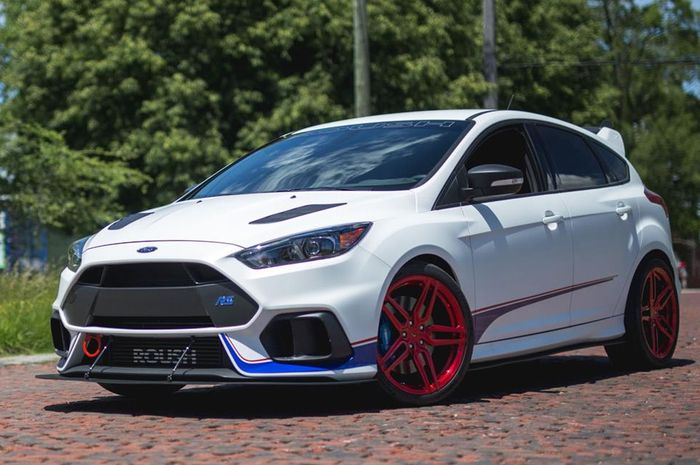 Ford Focus RS dengan tenaga 500 dk