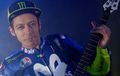 Keren... Valentino Rossi Dan Maverick Vinales Ngeband Pakai Racing Suit