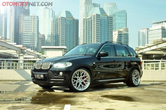 BMW X5 4.8i merupakan tipe langka, tapi masih dimodifikasi juga oleh sang pemilik