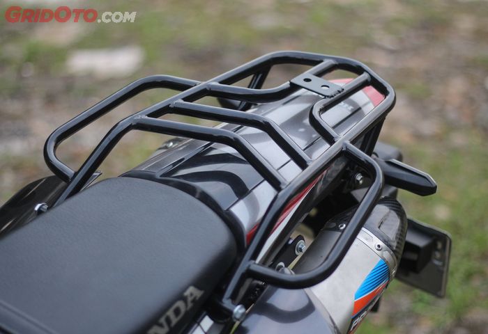 Rak belakang dari H2C Thai disematkan untuk memudahkan membawa barang 