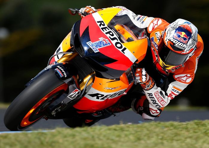 juara dunia MotoGP pada 2011, Stoner lagi-lagi gagal mempertahankannya pada 2012