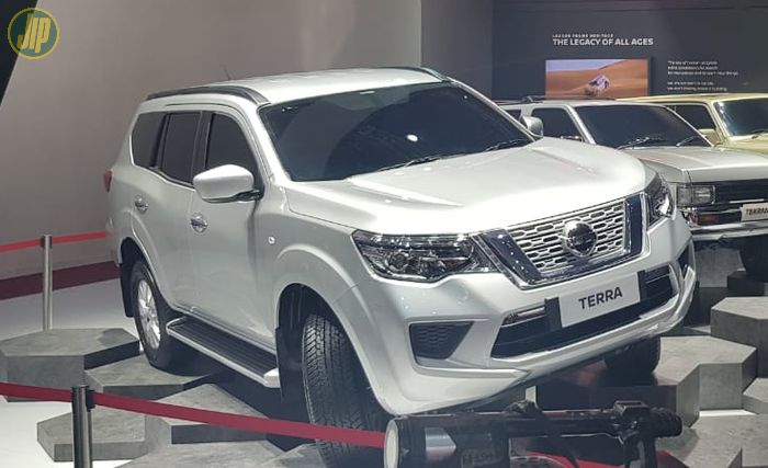 Nissan Terra varian terendah pakai pelek diameter lebih kecil