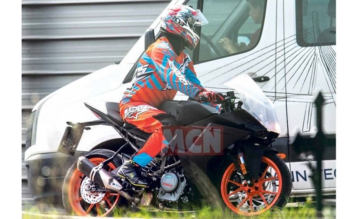 Desain fascianya berubah dengan fairing baru