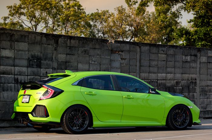 Modifikasi Honda Civic Turbo hijau ini pol upgrade mesin dan mengemas interior