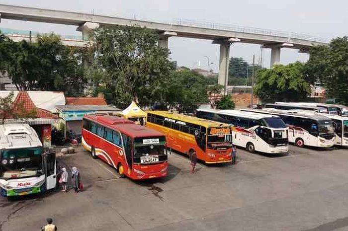 Ilustrasi bus antarkota di terminal Kampung Rambutan, Jaktim
