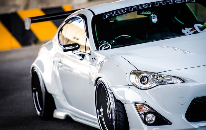 Over fender Rocket Bunny bikin modifikasi Toyota 86 ini tampil gambot