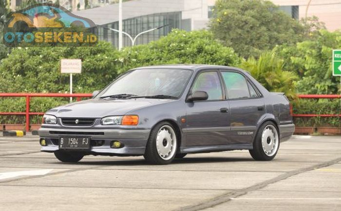 Deskripsi mobil tua tahun 90-an Toyota All New Corolla AE111