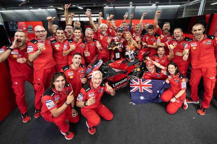 Tim Ducati merayakan kemenangan Jack Miller di MotoGP Jepang 2022