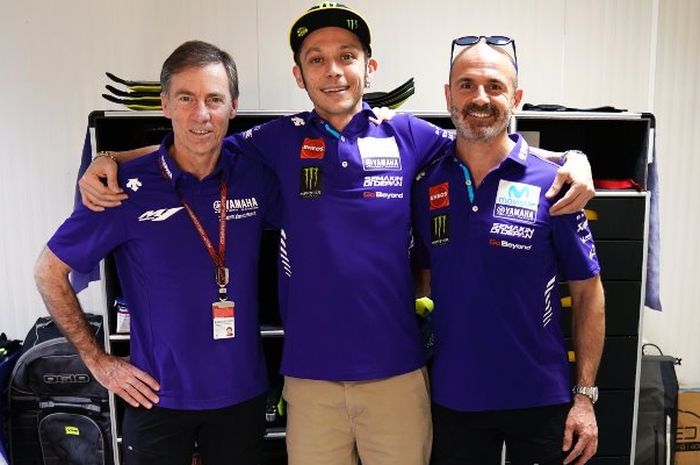 Lin Jarvis (kiri) bersama Valentino Rossi dan Massimo Meregalli (kanan)