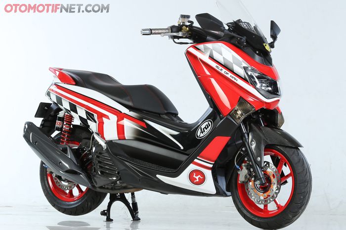 Yamaha NMAX dimodif dengan lambang cap kaki tiga