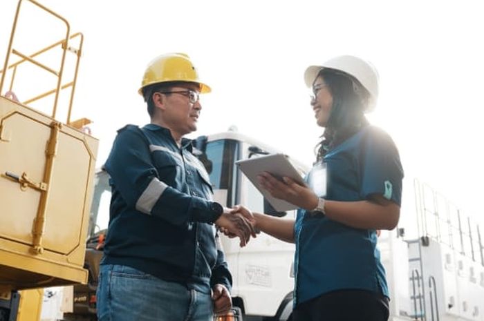 Ilustrasi pembiayaan alat berat dan truk SANF