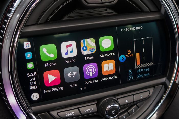 MINI Cooper S Clubman sudah support Apple CarPlay nirkabel