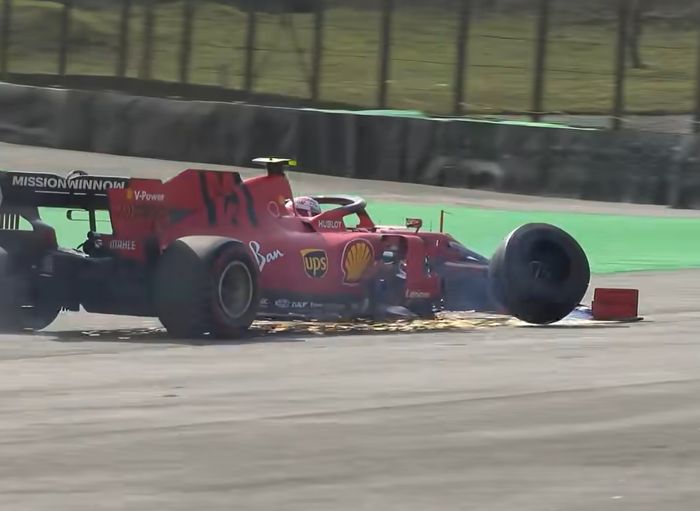 Sebastian Vettel mengalami pecah ban belakang dan Charles Leclerc mengalami pecah ban depan