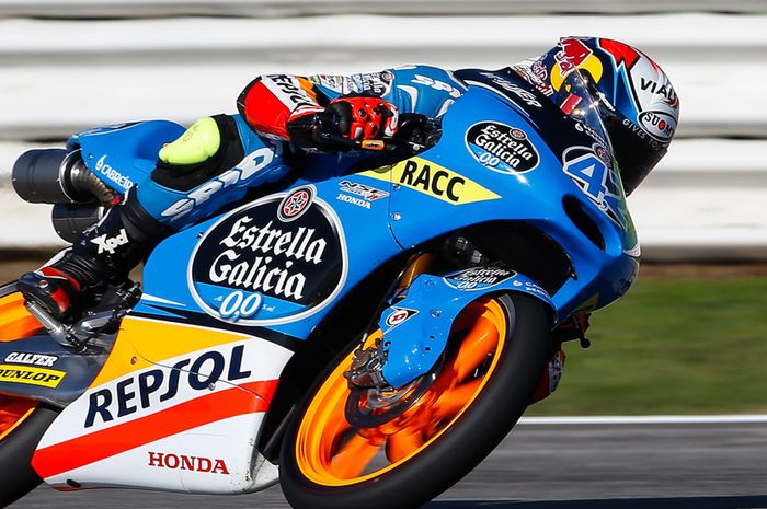 Momen Alex Rins selebrasi kemenangan tapi balapan masih kurang 1 lap