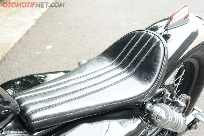 Jok custom dengan posisi lebih rendah, Atenx hanya mencopot subframe bawaan