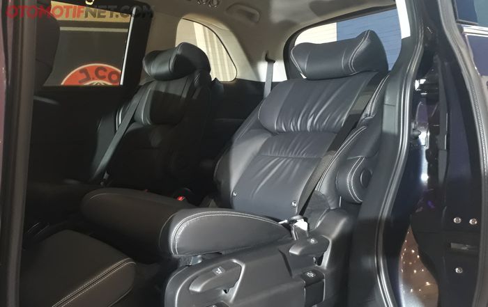 Model headrest di Honda Odyssey kini berukuran lebih besar
