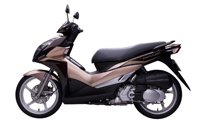 Dengan dek yang enggak rata sekilas tampilannya mirip Yamaha Nouvo Z