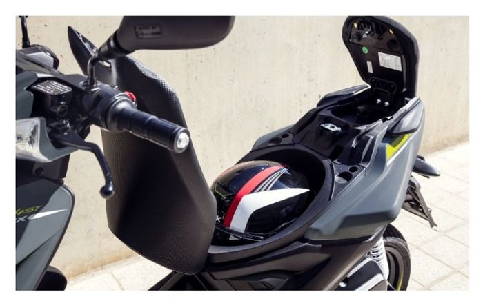 Bagasi bisa muat helm