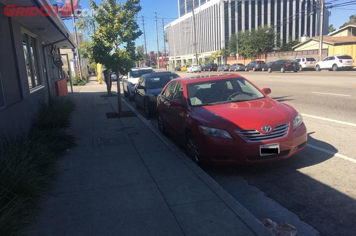 Parkir pinggir jalan di Los Angeles
