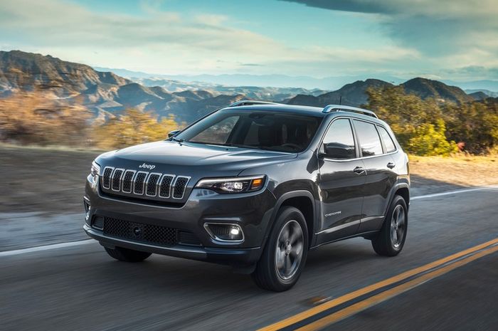 Jalur produksi Jeep Cherokee di pabrik Berldivere, Amerika Serikat dihentikan untuk sementara waktu akibat kelangkaan part semikonduktor.