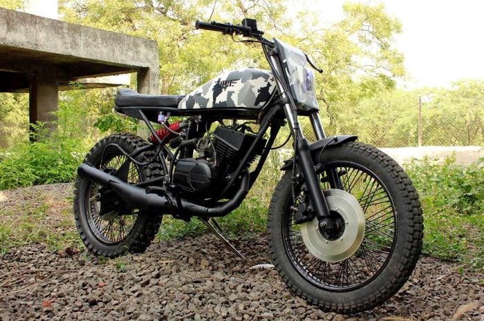 Yamaha RX100 custom scrambler dari Nomad Motorcycles