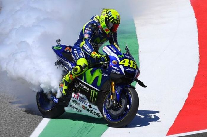 Ciri masalah komponen mesin bermasalah pasti keluar asap seperti dialami Valentino Rossi di MotoGP Italia