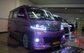 Wajah Ganti, Bodi Diguyur Pink Xirallic, Daihatsu Luxio Pede-lah Dijejer Sama Alphard