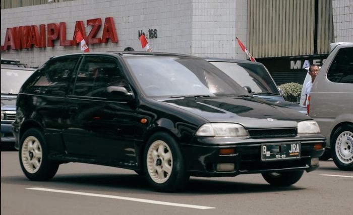 Otomotifnet turut berpartisipasi dalam Lintas Melawai dengan mobil 90&rsquo;s Suzuki Amenity