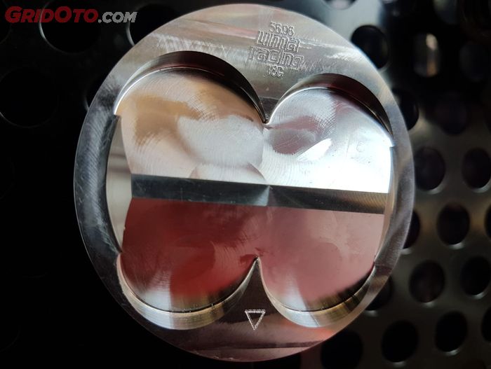 Bentuk piston menentukan seberapa besar rasio kompresio mesin motor