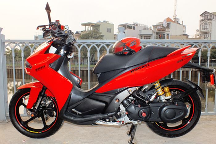Kelir merah khas Ducati menyelimuti badan Nouvo LX ini